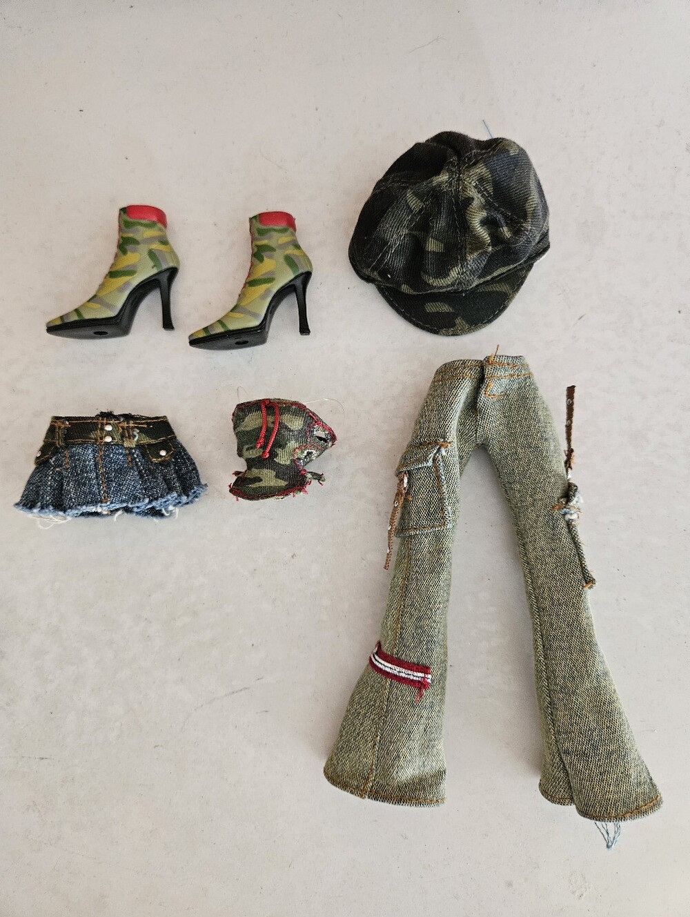 Bratz Wildlife Safari Fianna Outfit